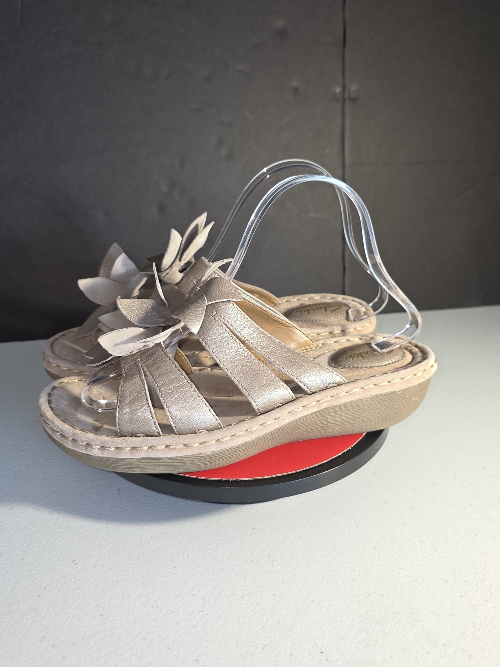 Clarks Artisan Amaya Lily Platinum Floral Strap Wedge Sandals Sz 8 - Picture 5 of 13